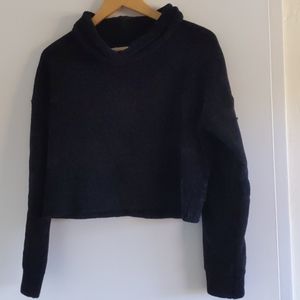 Turtle neck cropped sweater